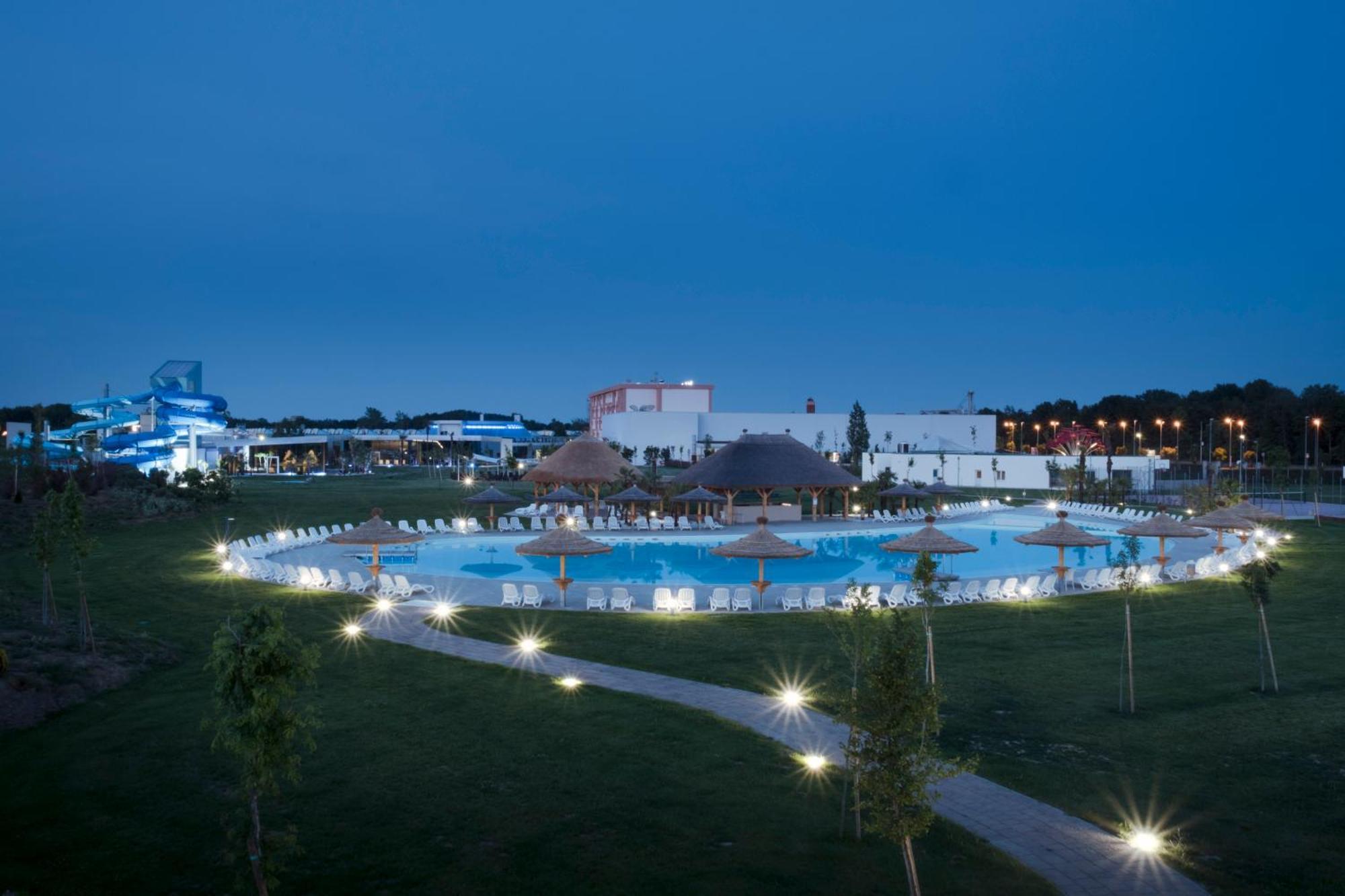 Mjus Resort & Thermal Park Kormend Exterior photo